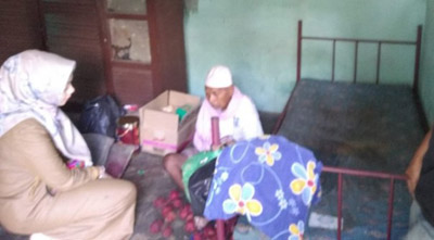 Berawal dari Ngesot Pak Hamzah, Aksi Sosial Istri-istri Anggota DPRD Kuansing Dipuji Warga